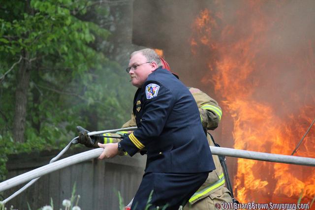 Chief 3C pulling hose in his Class A